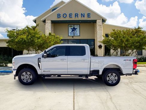 Used 2025 Ford F250 Lariat AWD/4WD image 2