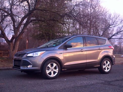 Used 2014 Ford Escape SE w/ Equipment Group 201A image 1