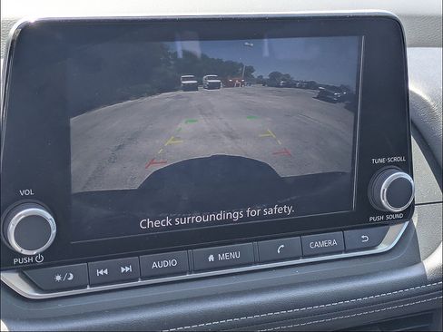 Used 2025 Nissan Rogue SV FWD image 21