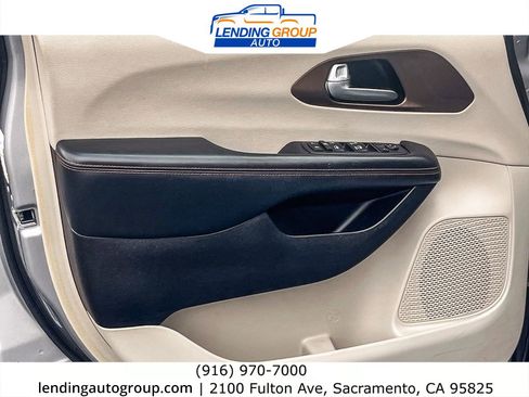 Used 2017 Chrysler Pacifica Touring-L image 19