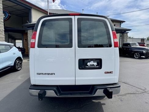 Used 2019 GMC Savana 2500 w/ Driver Convenience Package RWD image 3