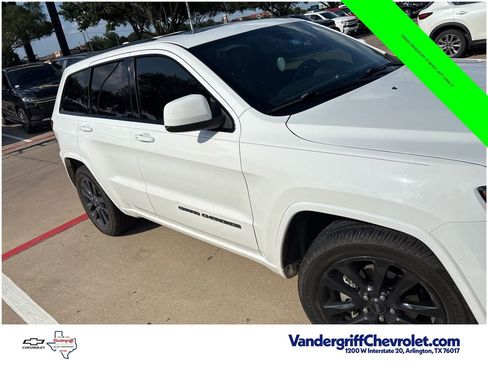 Used 2019 Jeep Grand Cherokee Altitude RWD image 4