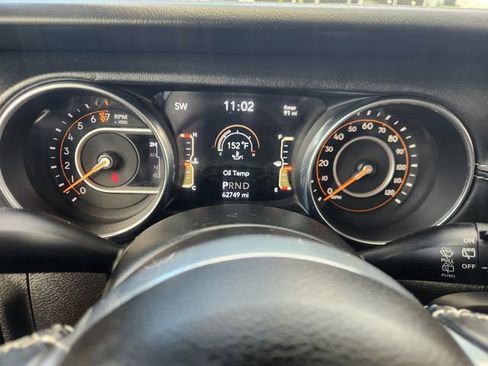 Used 2018 Jeep Wrangler Unlimited Sahara AWD/4WD image 15