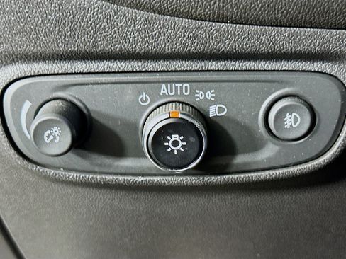 Used 2021 Chevrolet Equinox LT FWD image 17