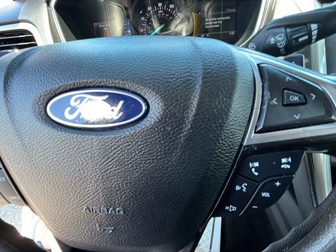 Used 2019 Ford Fusion SE FWD image 30