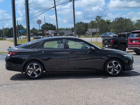 Used 2023 Hyundai Elantra SEL w/ Convenience Package image 7