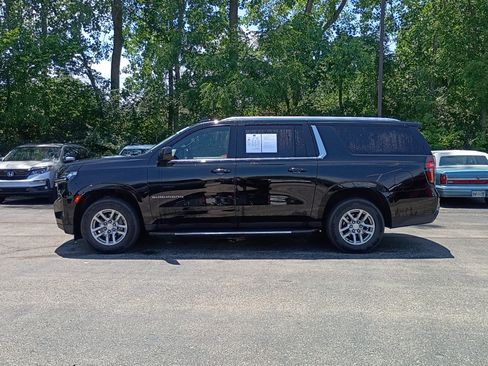 Used 2022 Chevrolet Suburban LT AWD/4WD image 6