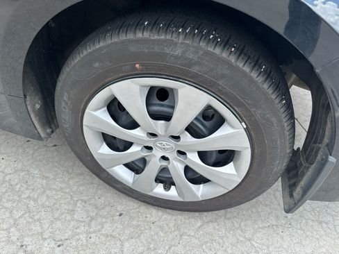 Used 2025 Toyota Corolla LE FWD image 5