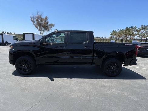 Used 2025 Chevrolet Silverado 1500 LT Trail Boss w/ Convenience Package II image 8