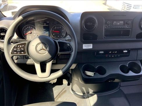 Used 2024 Mercedes-Benz Sprinter 2500 image 4