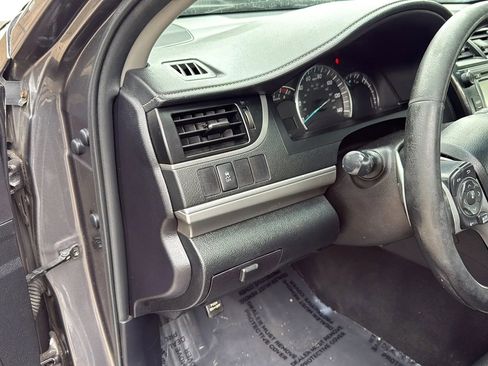 Used 2014 Toyota Camry SE w/ Moonroof Package FWD image 27