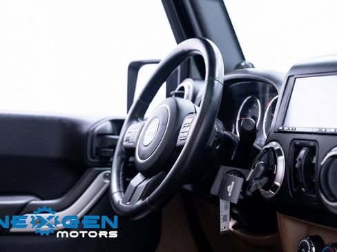 Used 2011 Jeep Wrangler Unlimited Rubicon image 55