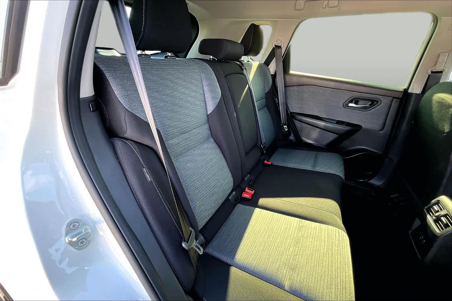 Used 2023 Nissan Rogue SV FWD image 20