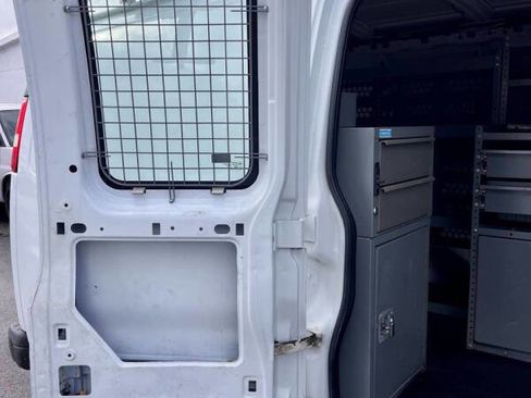 Used 2013 Chevrolet Express 2500 RWD image 19