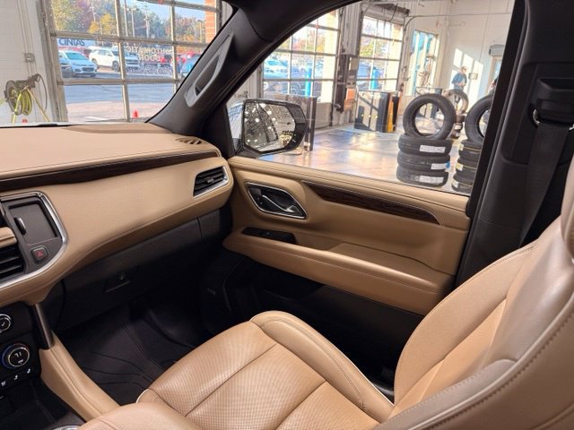 Used 2023 Chevrolet Tahoe Premier w/ Premium Package 2 AWD/4WD image 24