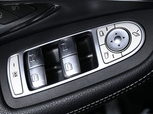 Used 2020 Mercedes-Benz GLC 300 4MATIC image 28