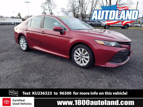 Certified 2019 Toyota Camry LE image 1