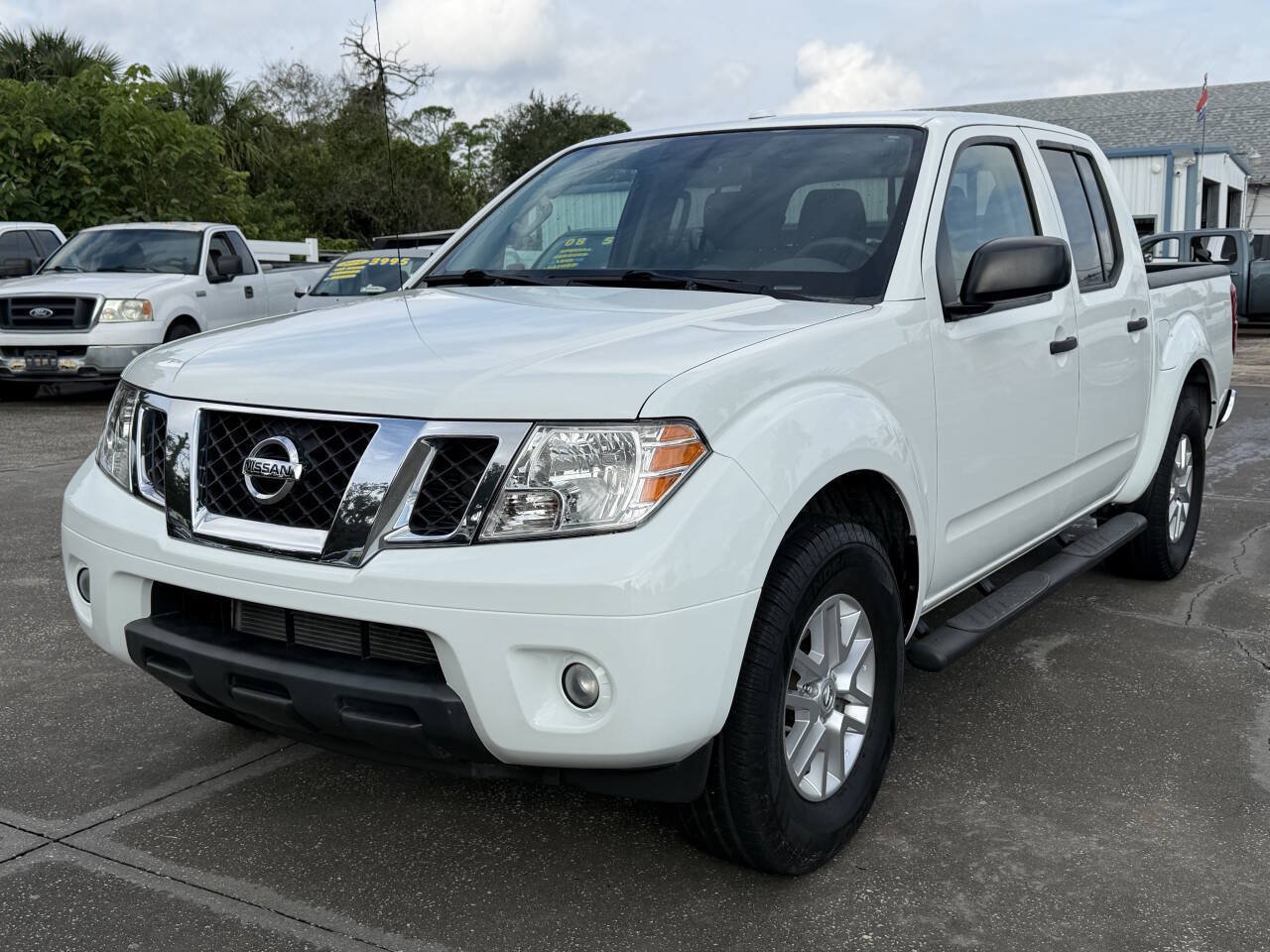 Used 2016 Nissan Frontier SV RWD image 4