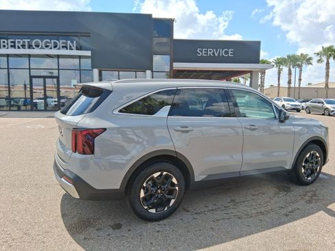 New 2026 Kia Sorento S FWD image 4