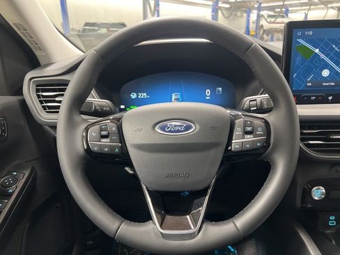 Certified 2023 Ford Escape Platinum w/ Premium Technology Package image 18