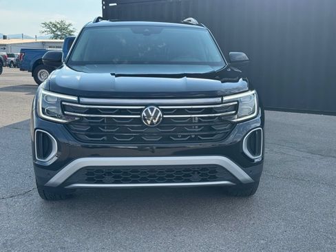 Used 2024 Volkswagen Atlas Peak Edition SE AWD/4WD image 2