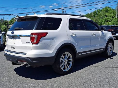 Used 2018 Ford Explorer XLT w/ Equipment Group 202A AWD/4WD image 6