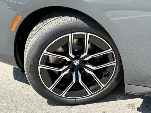 Used 2025 BMW 760i xDrive w/ Luxury Rear Seating Package image 7