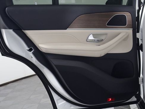 Certified 2025 Mercedes-Benz GLE 450e 4MATIC image 13