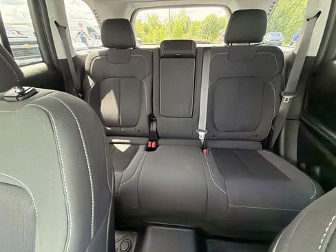 Used 2023 Jeep Grand Cherokee Laredo X AWD/4WD image 13