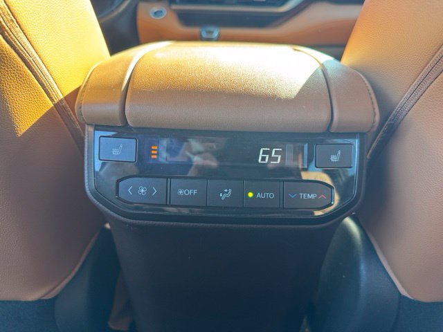 Used 2021 Toyota Highlander Platinum AWD/4WD image 21