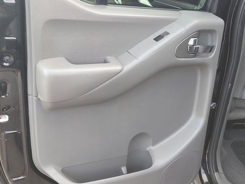 Used 2019 Nissan Frontier SV w/ Value Truck Package RWD image 11