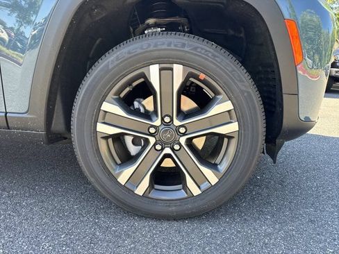 New 2027 Jeep Grand Cherokee Limited RWD image 12