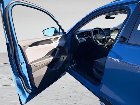 New 2025 Volkswagen Tiguan SE AWD/4WD image 16