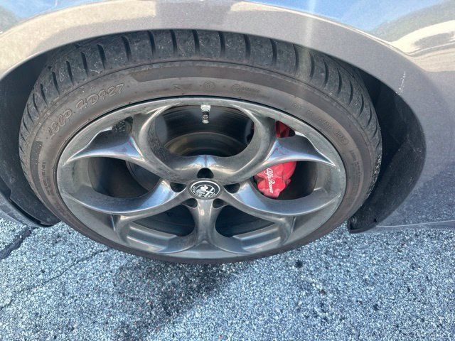 Used 2019 Alfa Romeo Giulia w/ Quick Order Package 22K Sport RWD image 9