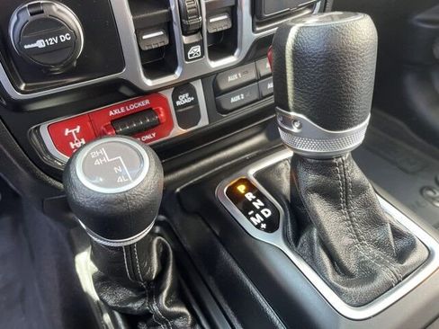 Used 2025 Jeep Wrangler Unlimited Sport AWD/4WD image 34