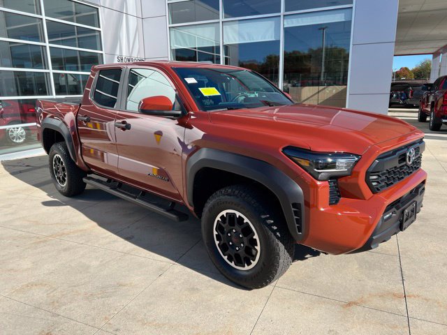 Used 2025 Toyota Tacoma TRD Off-Road AWD/4WD image 2