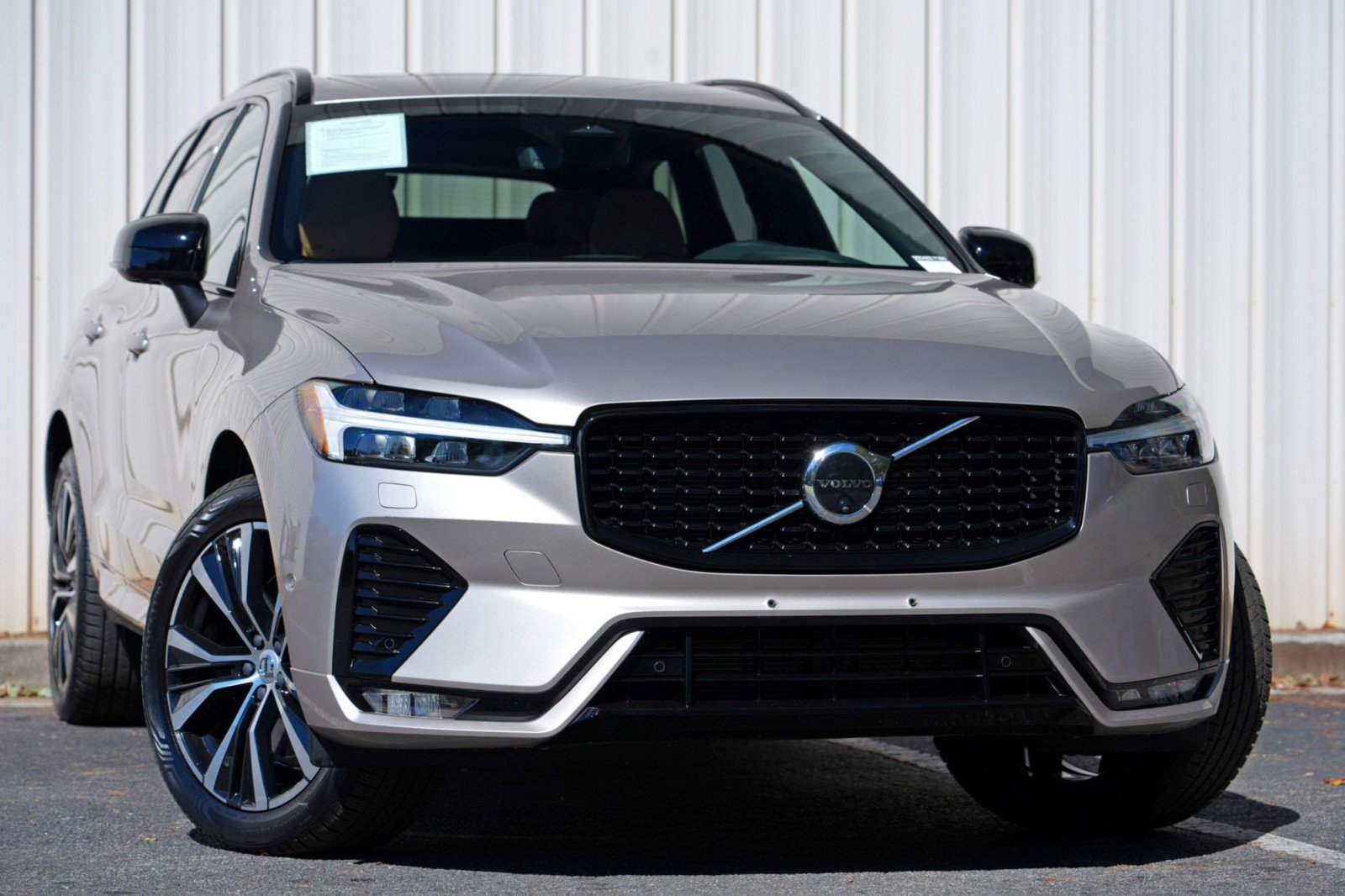 Used 2025 Volvo XC60 B5 Ultra w/ Protection Package Premier AWD/4WD image 4