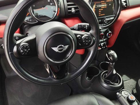 Used 2018 MINI Cooper 4-Door Hardtop FWD image 12