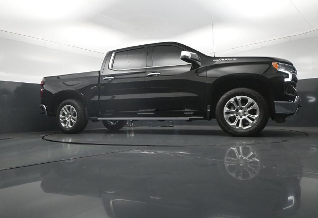 Used 2023 Chevrolet Silverado 1500 LTZ w/ LTZ Premium Package AWD/4WD image 35