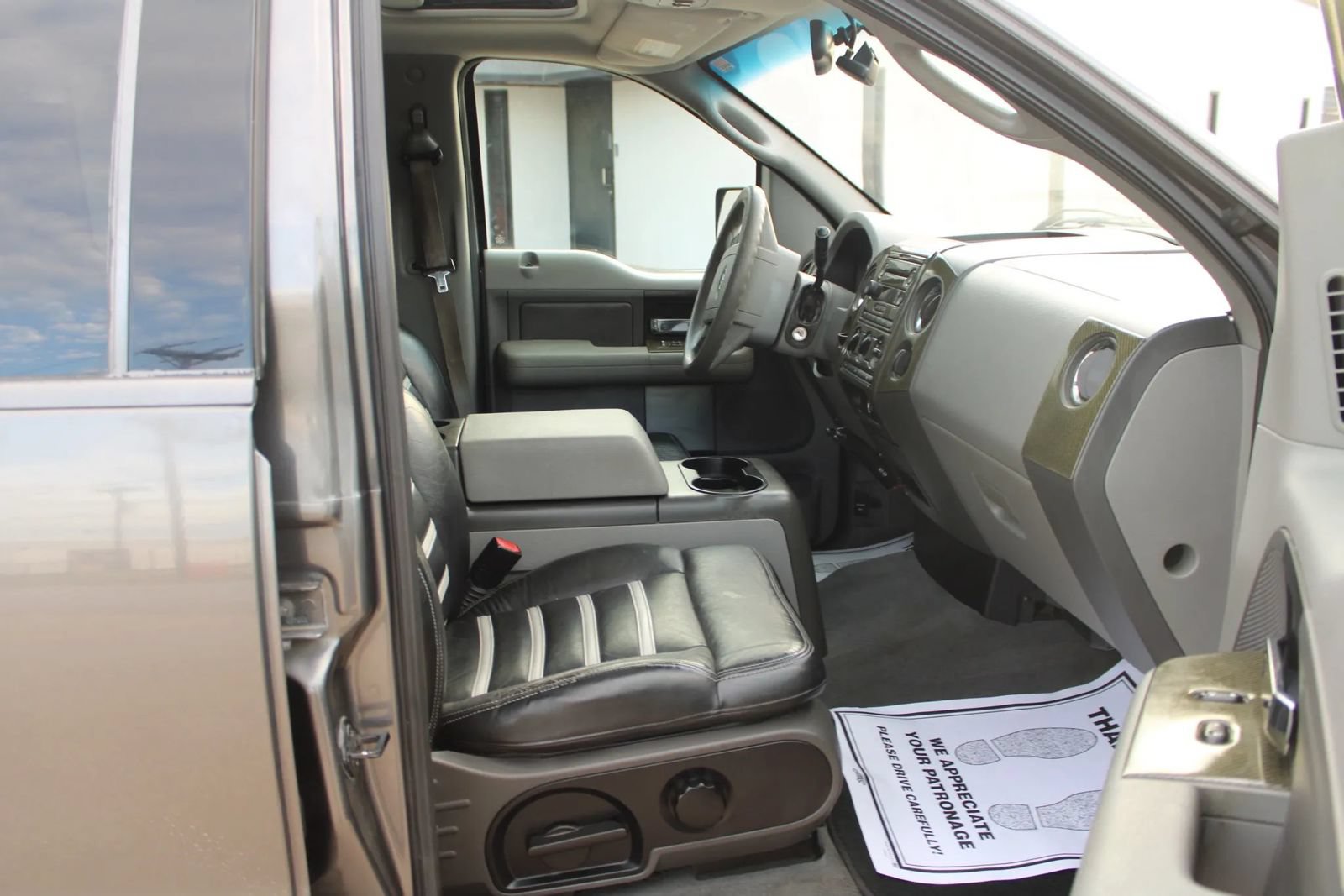 Used 2004 Ford F150 Lariat RWD image 23