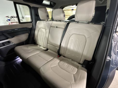 Used 2022 Land Rover Defender 110 S image 25