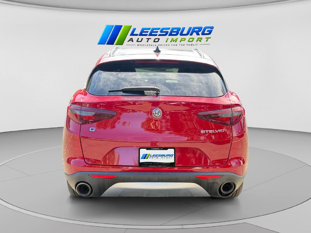 Used 2018 Alfa Romeo Stelvio Sport w/ Quick Order Package 22J Sport AWD/4WD image 4