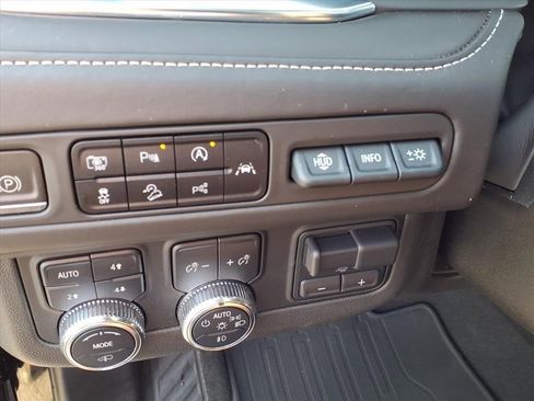 Used 2023 GMC Yukon Denali Ultimate image 11