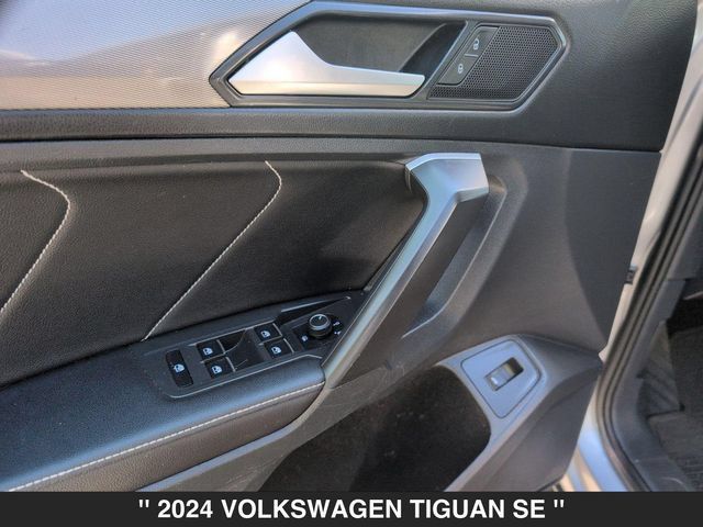 Used 2024 Volkswagen Tiguan SE AWD/4WD image 12