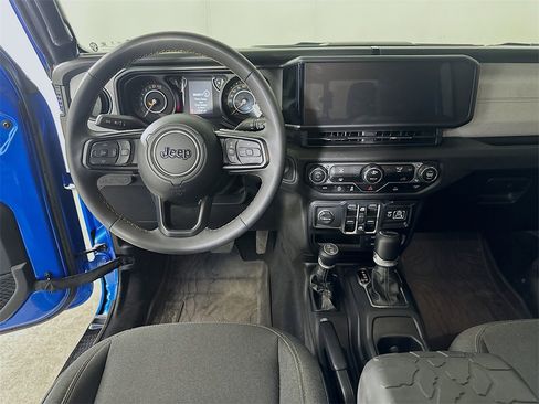 Used 2024 Jeep Gladiator Sport image 17