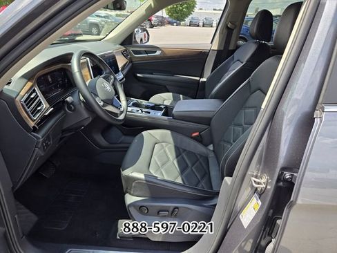 Certified 2025 Volkswagen Atlas SE AWD/4WD image 10
