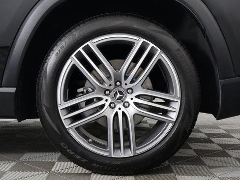 Used 2025 Mercedes-Benz GLS 450 4MATIC image 17