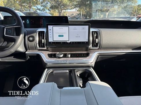 New 2026 Ford Expedition Platinum image 19