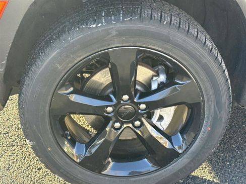 Used 2023 Jeep Grand Cherokee Altitude image 12