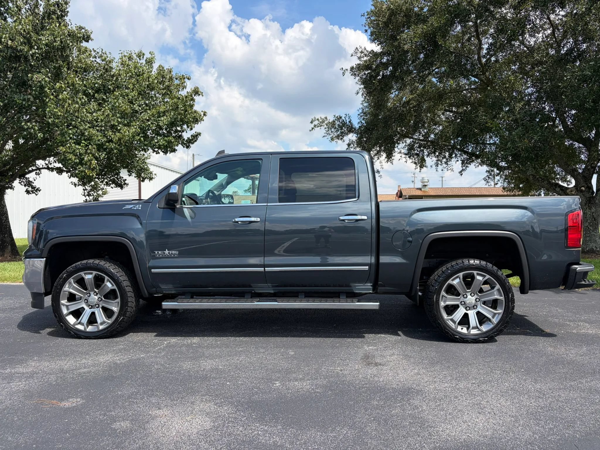 Used 2018 GMC Sierra 1500 SLT w/ Texas SLT Premium Package AWD/4WD image 4
